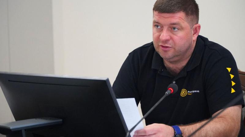 Бучко спростовує відомості щодо проведення обшуків у ЛОВА, водночас підтверджує, що двоє співробітників отримали підозри.