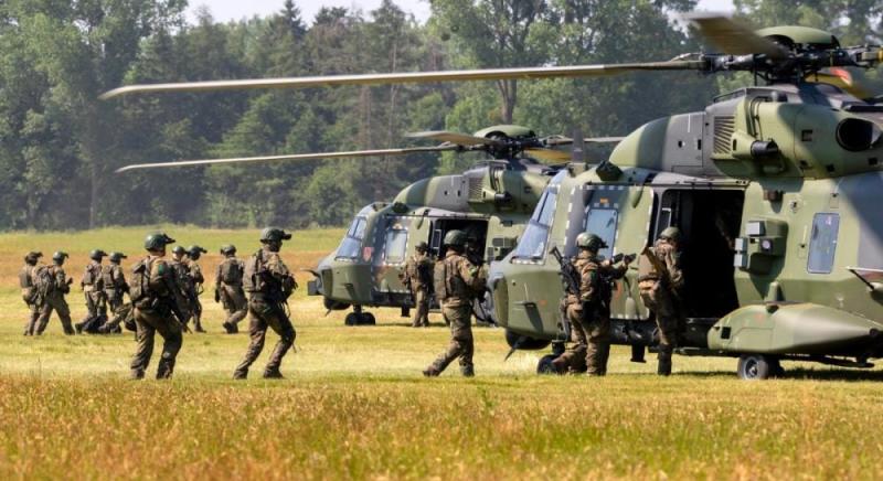 За інформацією видання Spiegel, Німеччина готувала збройні сили Росії перед анексією Криму.