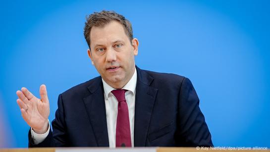 Німеччина розгляне можливість змінити обмеження на постачання зброї до Ізраїлю.