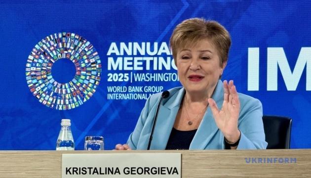 Міжнародний валютний фонд закликає держави активізувати приватний сектор і сприяти розвитку торгівлі з метою забезпечення світового економічного зростання.