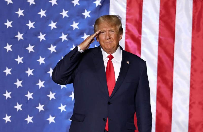 Венс виклав відеозапис, на якому Трамп постає в ролі монарха на фоні акцій протесту.