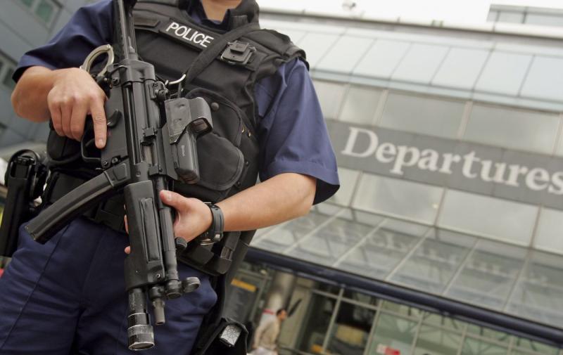 У Великій Британії сталася страшна подія: група невідомих осіб здійснила напад у потязі, у результаті якого дев'ять пасажирів отримали серйозні травми.