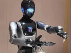 Асистент для відвідувачів. Гуманоїдний робот вперше почав виконувати свої обов'язки в готелі, розташованому в аеропорту Шанхаю.