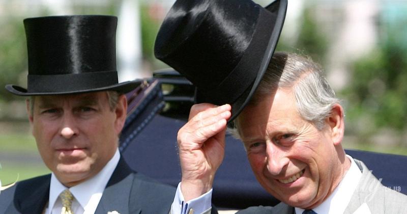 Король Чарльз дав можливість своєму брату Ендрю зберегти лише одну нагороду, позбавивши його всіх інших титулів та звань.