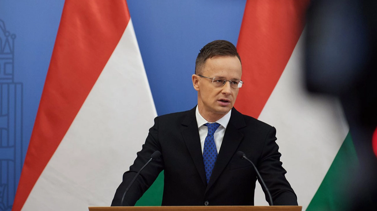 Сійярто звернувся до Європейського Союзу з вимогою припинити фінансування України через проблеми з корупцією.