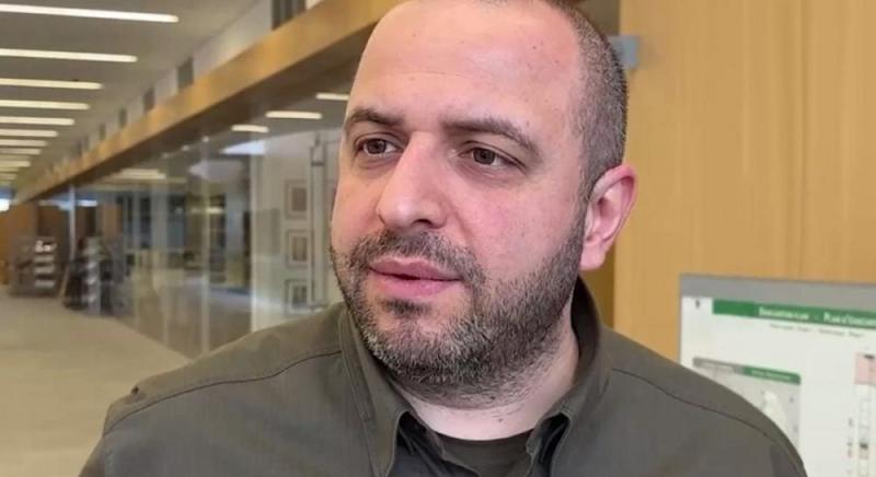 Згідно з інформацією від ЗМІ, Умєров, ймовірно, не планує повертатися в Україну. На це відреагували в Центрі президентських досліджень.