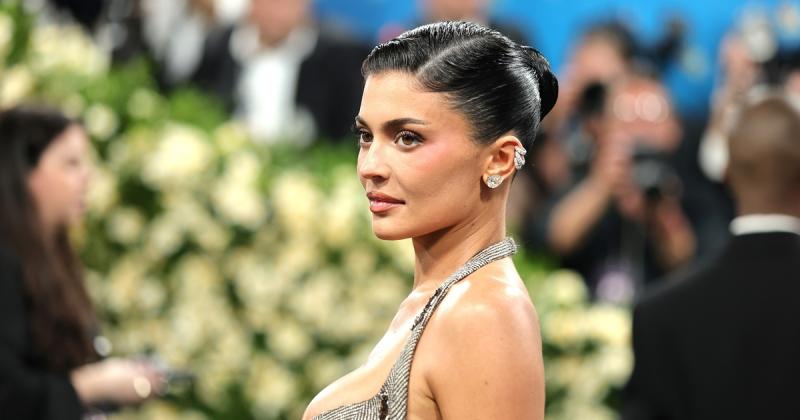 Butter glam – ключовий б'юті-тренд зимового сезону 2025/26, представлений Кайлі Дженнером – Афіша bigmir)net.