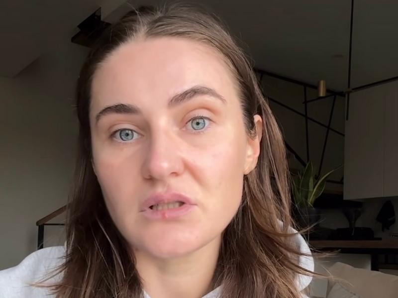 Через хвилину вона б не змогла б спустити візок з малюком: відома акторка поділилася жахливими подіями, що трапилися в Тернополі.