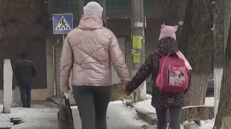 Як сприяти швидшій адаптації дітей після переїзду або переходу в нову школу: ефективні рекомендації для батьків.