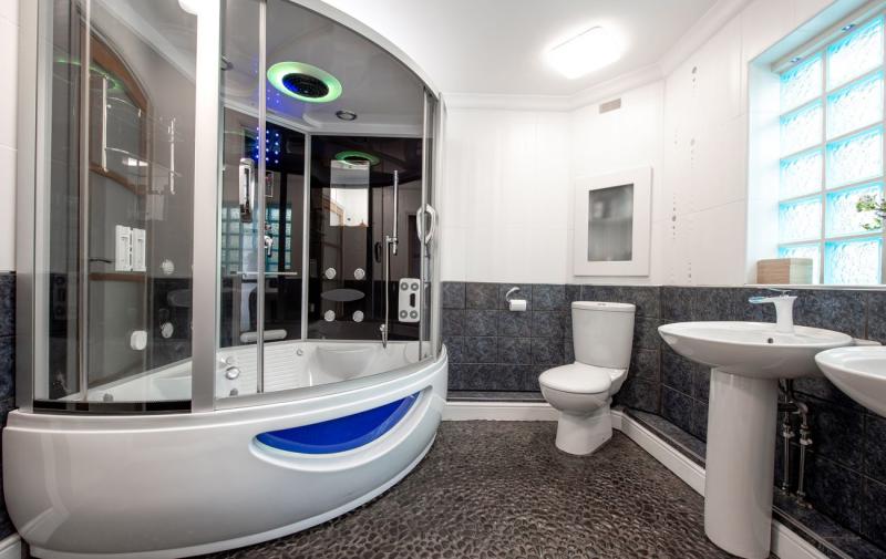 5 причин вибрати гідромасажний бокс замість традиційної душової кабіни