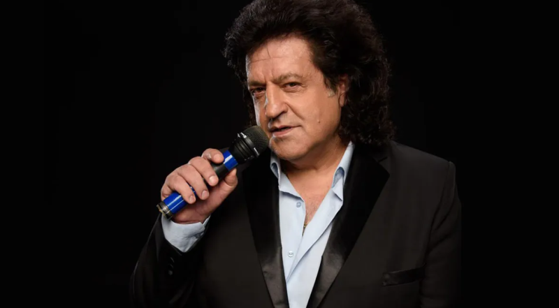 Іво Бобул поділився старовинним знімком з часів свого дитинства: співака важко впізнати.