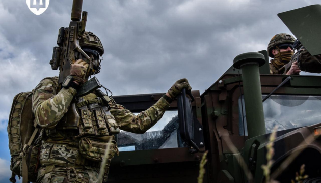 ССО продемонстрували методи знешкодження загарбників, що намагаються утвердитися на промислових територіях Покровська.