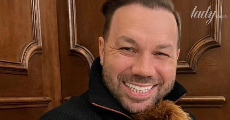 Об'ємні хутра, XXL шарфи та головний відтінок сезону: Андре Тан представив модні тенденції зимового періоду.