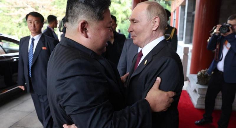 У Північній Кореї зводять розкішний маєток, який, за інформацією ЗМІ, може бути призначений для Володимира Путіна.