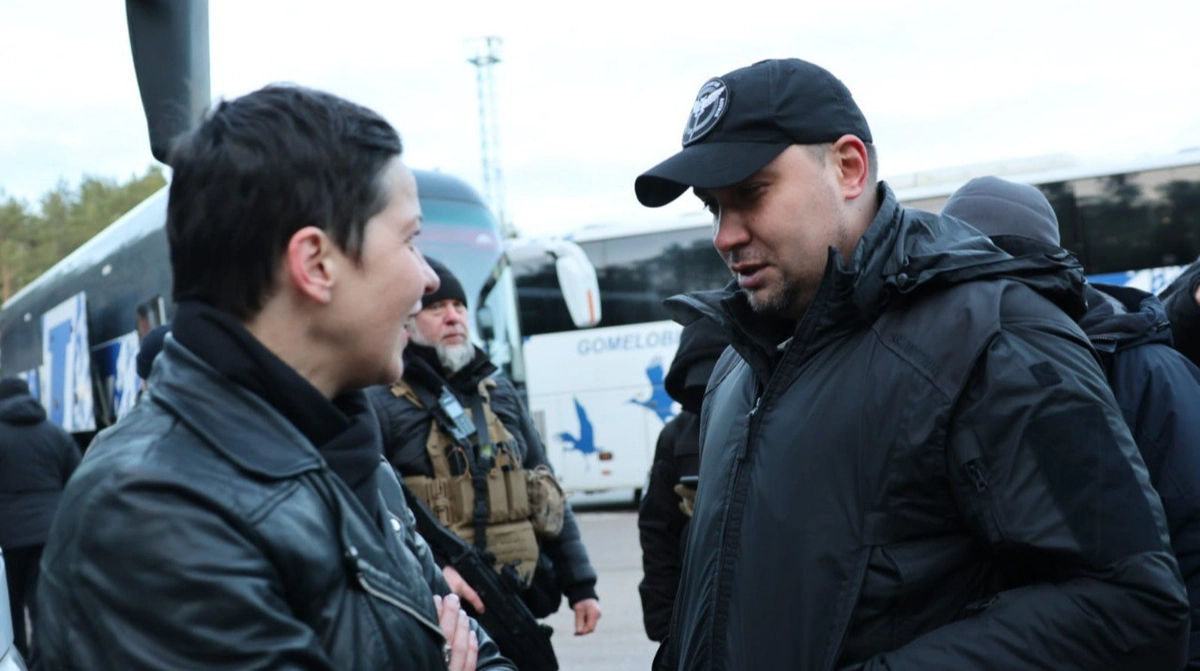 Колеснікова, Бабарика та інших звільнених білоруських політичних в'язнів передали Україні.