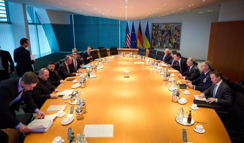 У Берліні розпочалася зустріч президента Зеленського з представниками Трампа та європейськими делегатами.