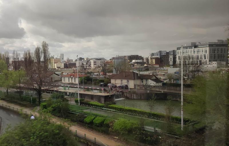 Під Парижем двоє осіб загинули, коли їхній автомобіль потрапив у Сену.