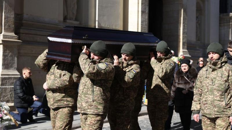 Романа Гадомського буде поховано на Ряснянському кладовищі, тоді як Андрія Костишина та Володимира Сизова поховають на Личаківському цвинтарі.