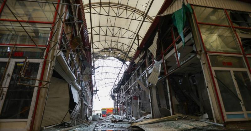 Російські збройні сили завдали удару касетними боєприпасами по Харкову, внаслідок чого двоє осіб загинули, а четверо отримали поранення, повідомляє місцева влада.