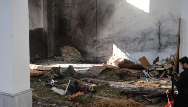 У Сирії в результаті вибуху, що стався в мечеті, загинуло вісім осіб, а 18 отримали поранення.