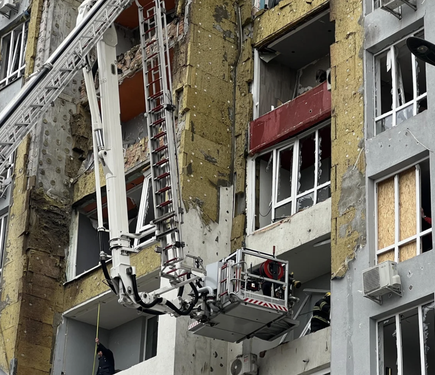 Приблизно 500 тисяч домогосподарств у Києві залишаються без електропостачання.