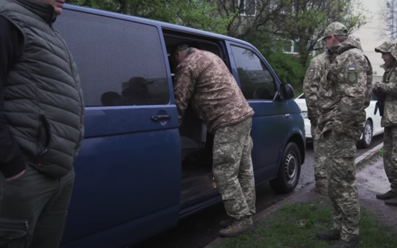 Вимагають скасувати примусову мобілізацію: лише бездумний тиск.