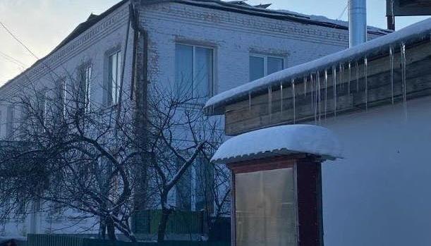 Російський безпілотник завдав удару по музичній школі в Чернігівській області.