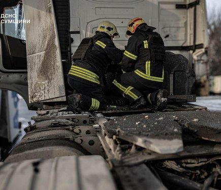 У Сумах безпілотник влучив у автозаправну станцію: є поранені (відео)