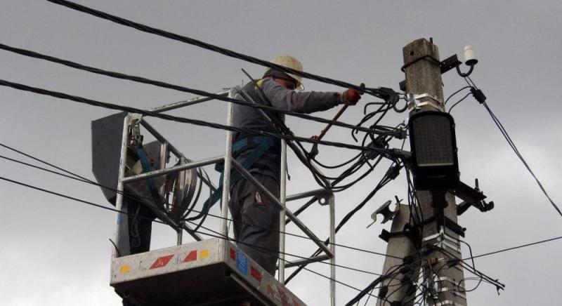 Не залишимо людей без електрики: журналісти висвітлили роботу енергетиків компанії ДТЕК протягом дня.