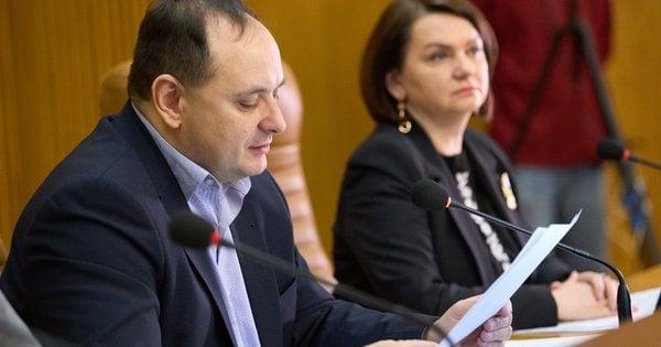 Депутати з Франківська звернулися до уряду з проханням призупинити реформу старшої школи.