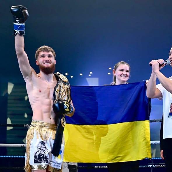 Буковинець став першим українським спортсменом, який отримав титул чемпіона з професійного кікбоксингу в Японії - повідомляє Українська газета Час.