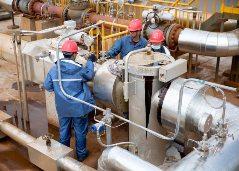 ЗМІ повідомляють, що Росія прагне змінити напрямок своїх нафтових постачань з Індії на Китай.