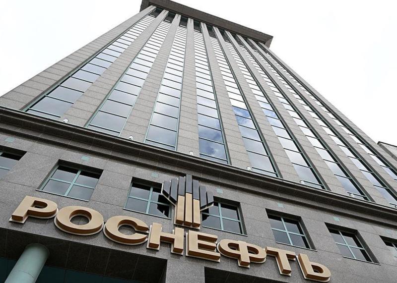 Медіа розкрили існування мережі компаній, що займаються імпортом нафти з Росії, яка підпадає під санкційні обмеження.