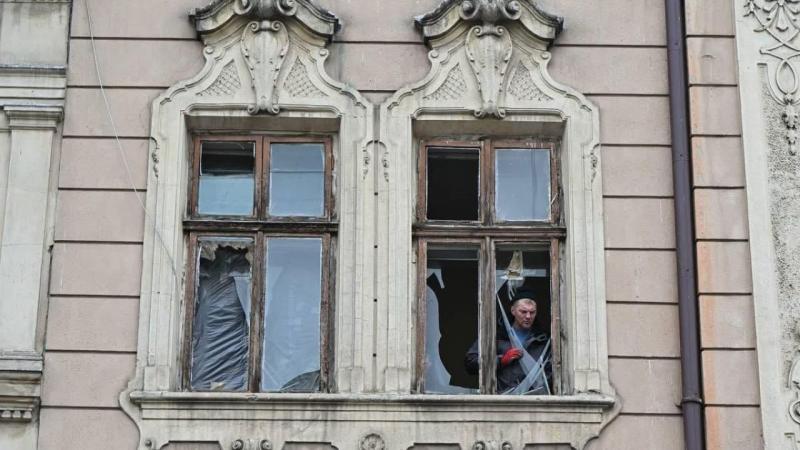 Вибухи у Львові призвели до пошкоджень житлових будинків на прилеглих вулицях - Шпитальній та Куліша.