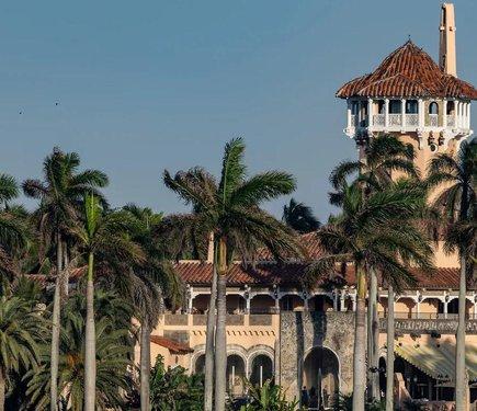 Спеціальні агенти секретної служби США відкрили вогонь по чоловікові, який незаконно увірвався в маєток Трампа.