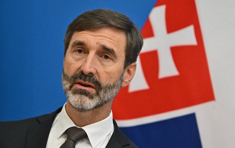 Словаччина має намір відмінити санкції стосовно двох російських олігархів.