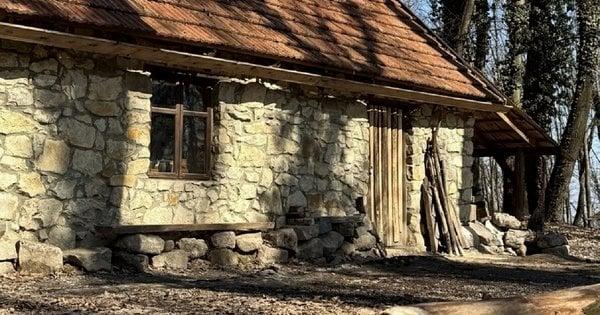 Село майстрів гончарної справи та найстарішої дерев'яної церкви в Україні.