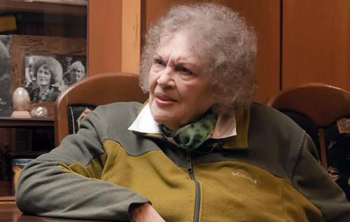 Відмовилася від звання Героя України та мала суперечки із Забужко: маловідомі деталі про Ліну Костенко, яка святкує свій 96-й день народження.