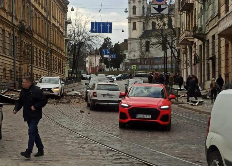 Львів під обстрілом: зафіксовані нові удари, кількість постраждалих зросла.