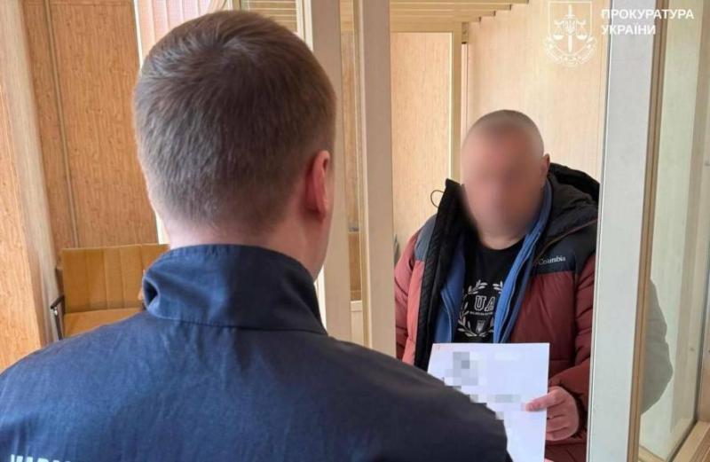 На Харківщині правоохоронці затримали шахрая, який пропонував відстрочку від військової служби за 9500 доларів.