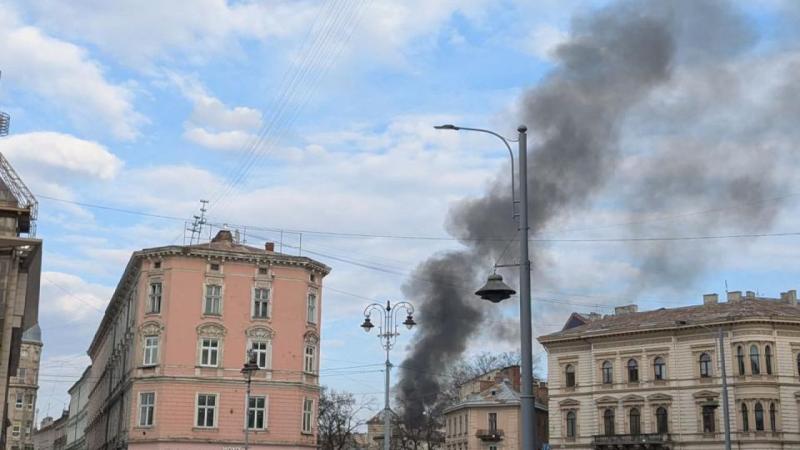 Внаслідок атаки дронів у різних частинах Львова сталися значні руйнування. Трамвайний рух призупинено.