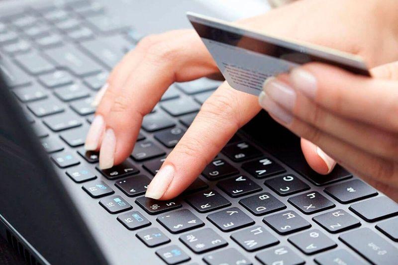 У Франківській області 63-річна жінка стала жертвою шахраїв і втратила близько 100 тисяч гривень.