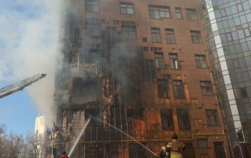 Як виглядає житловий комплекс у центрі Харкова після прямого удару: репортаж від РБК-Україна.