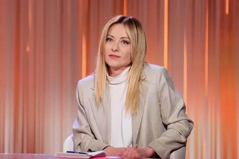 Мелоні почала своє турне по країнам Близького Сходу.