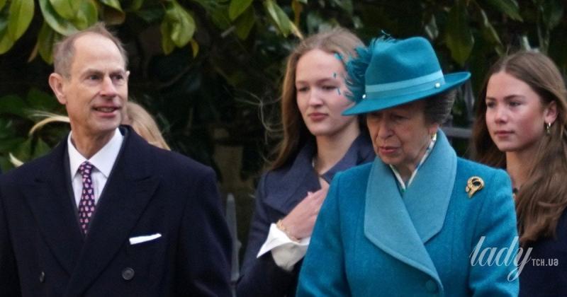 Принцеса Анна була сфотографована на Великдень разом зі своєю 