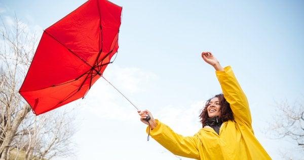 Внаслідок поганих погодних умов більше ста населених пунктів у Львівській області залишилися без електропостачання.