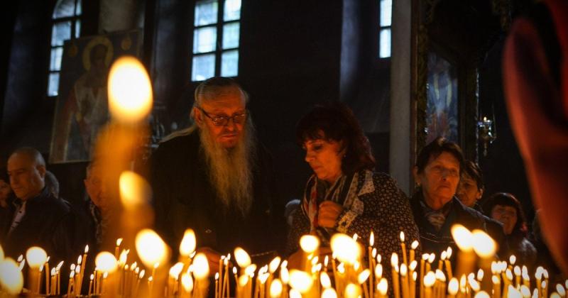 Графік Великодніх богослужінь ПЦУ та УГКЦ: коли і де переглядати онлайн-трансляції