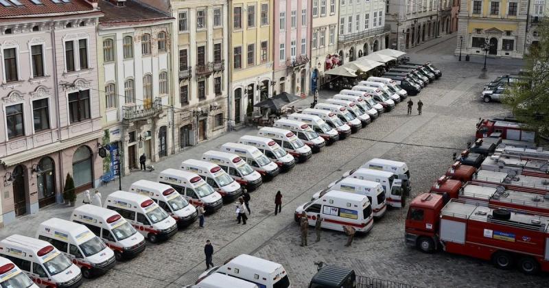 Наймасштабніша передача транспортних засобів в історії Львова: 68 автомобілів для екстрених служб отримали завдяки підтримці Тайваню, - повідомив Садовий. ФОТО